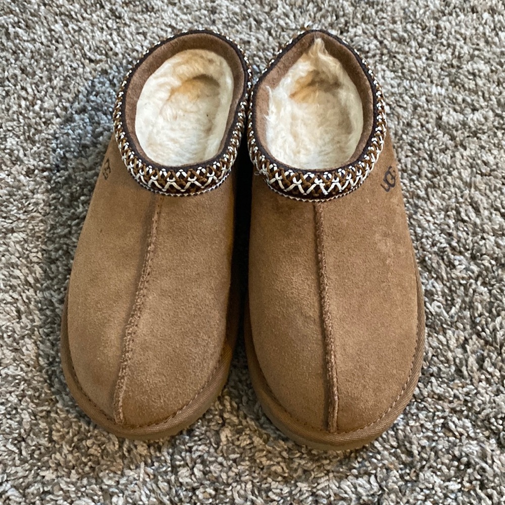 Kids tan Ugg slippers, size 3.